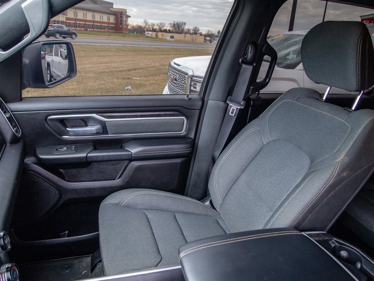 RAM 1500 Big Horn 4x4 Crew Cab 5'7" Box 2022