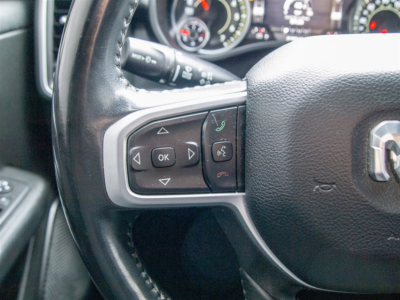 RAM 1500 Big Horn 4x4 Crew Cab 5'7" Box 2022