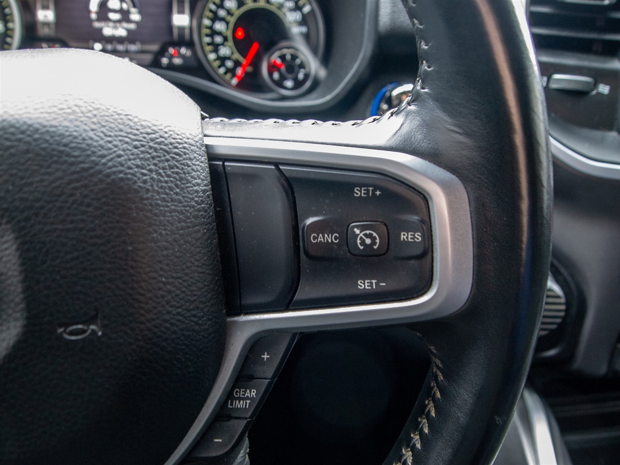 RAM 1500 Big Horn 4x4 Crew Cab 5'7" Box 2022