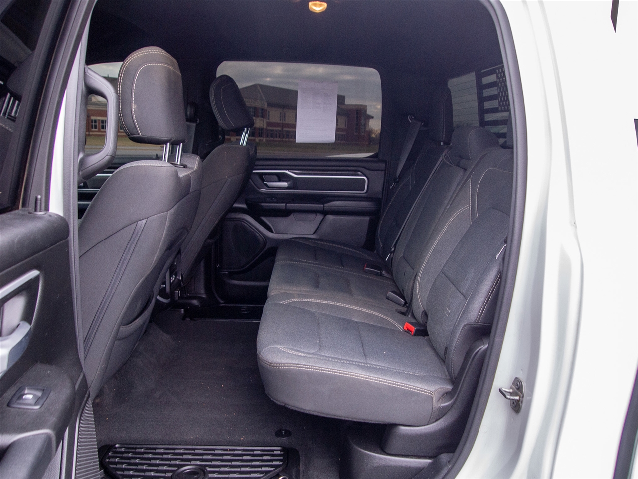 RAM 1500 Big Horn 4x4 Crew Cab 5'7" Box 2022