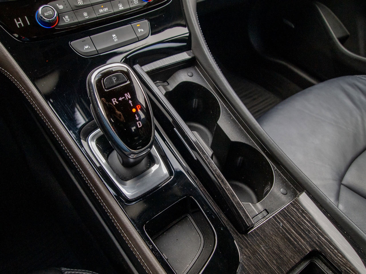 Buick LaCrosse 4dr Sdn Premium FWD *Ltd Avail* 2019