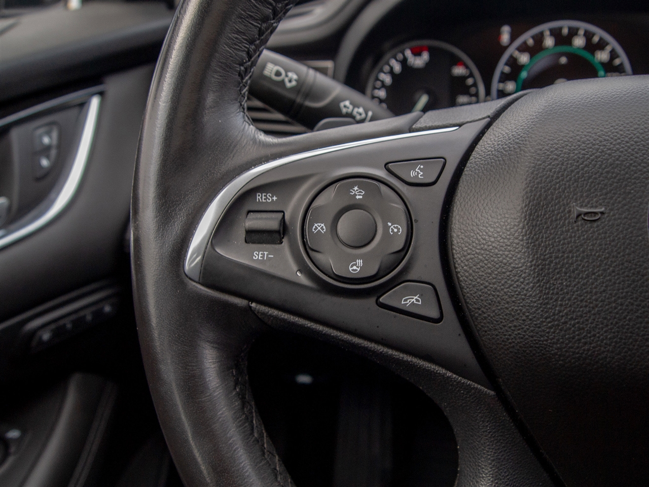 Buick LaCrosse 4dr Sdn Premium FWD *Ltd Avail* 2019