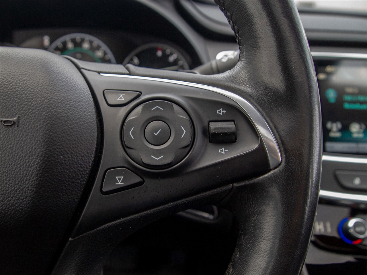 Buick LaCrosse 4dr Sdn Premium FWD *Ltd Avail* 2019