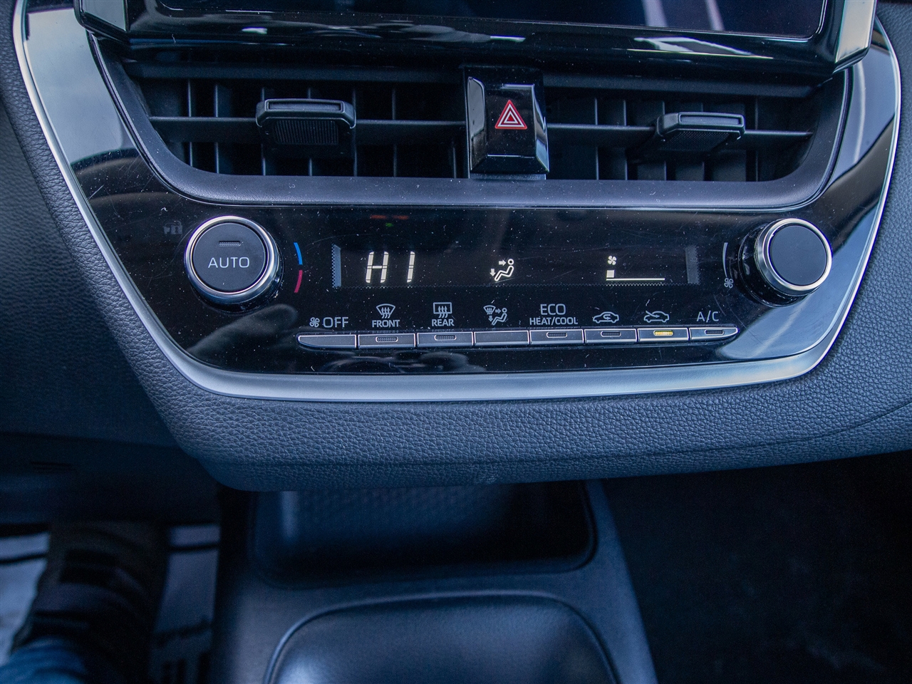 Toyota Corolla LE CVT (Natl) 2024