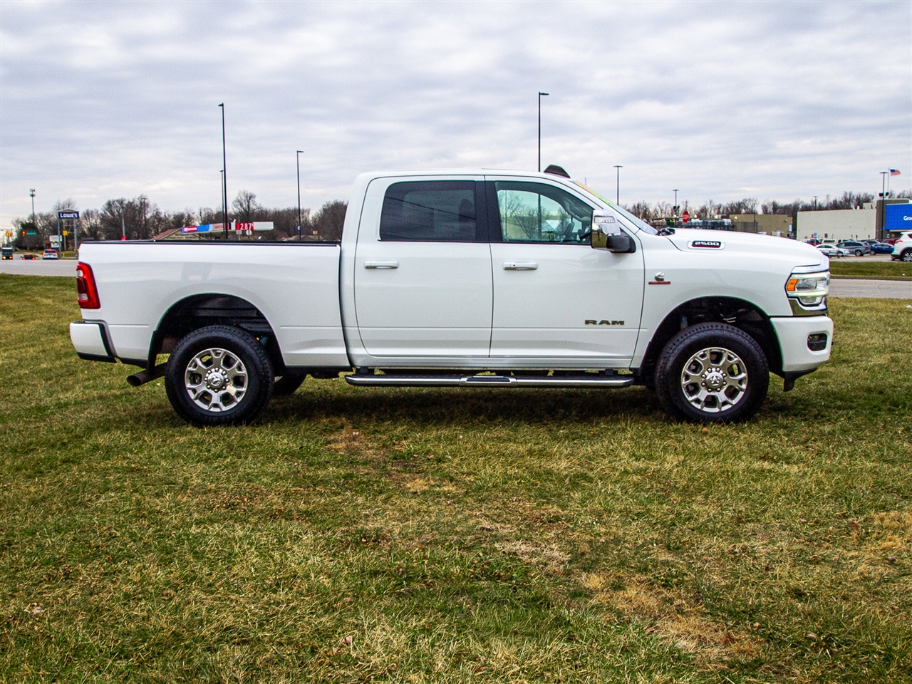 RAM 2500 Laramie 4x4 Crew Cab 6'4" Box 2024