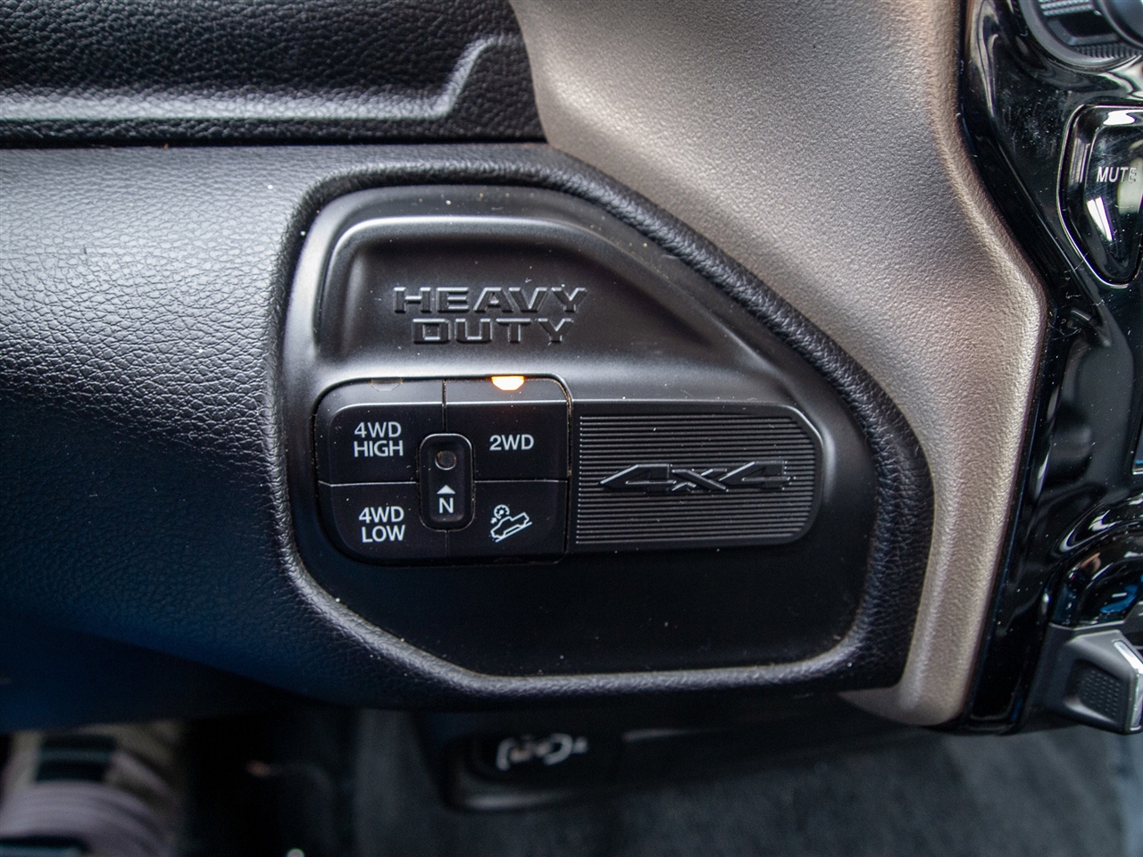 RAM 2500 Laramie 4x4 Crew Cab 6'4" Box 2024