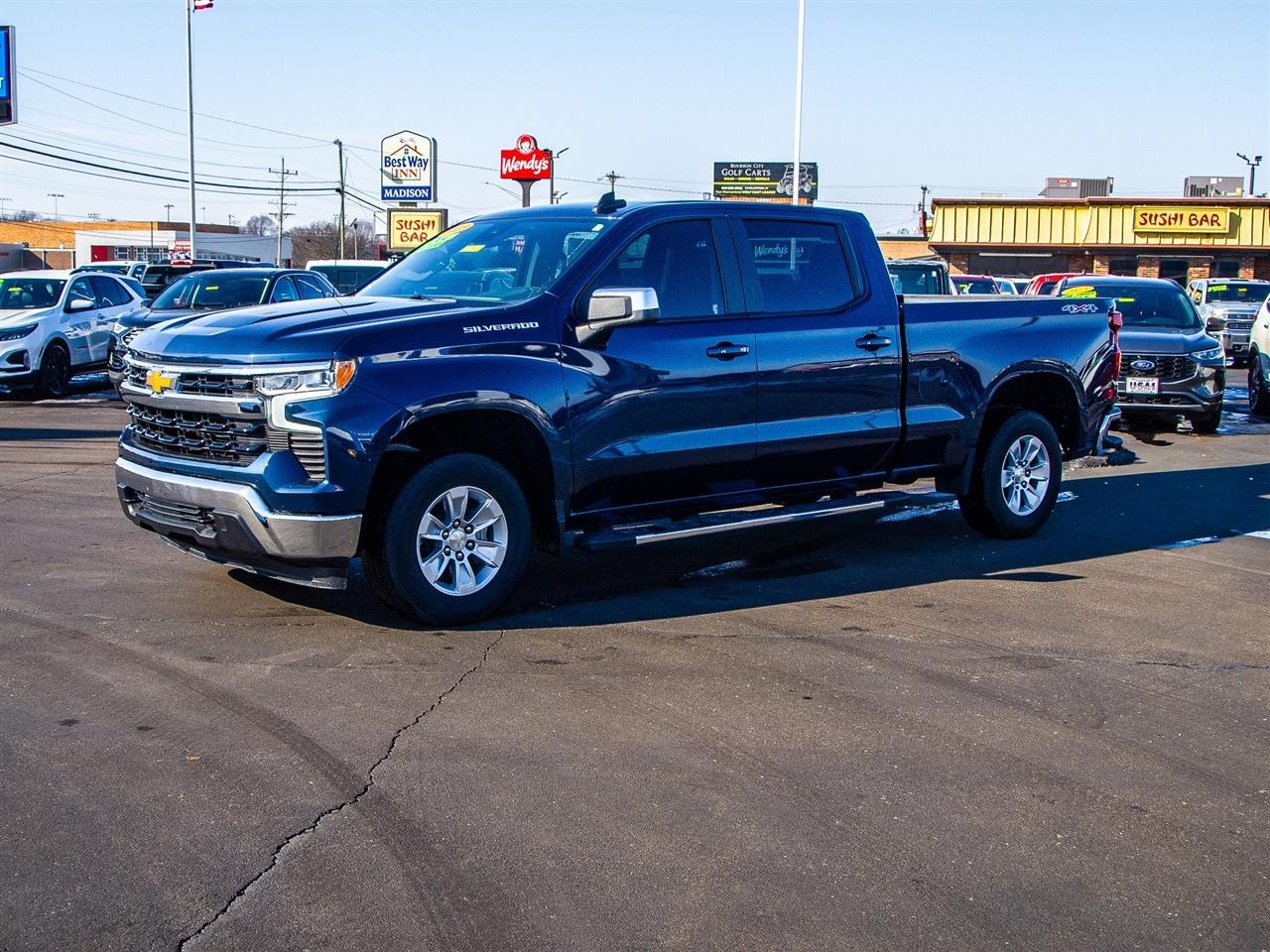 Chevrolet Silverado 1500 4WD Crew Cab 157" LT 2023