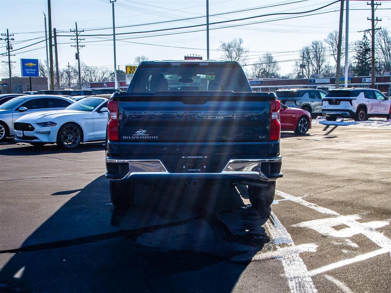 Chevrolet Silverado 1500 4WD Crew Cab 157" LT 2023
