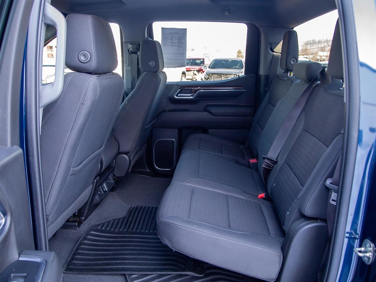 Chevrolet Silverado 1500 4WD Crew Cab 157" LT 2023