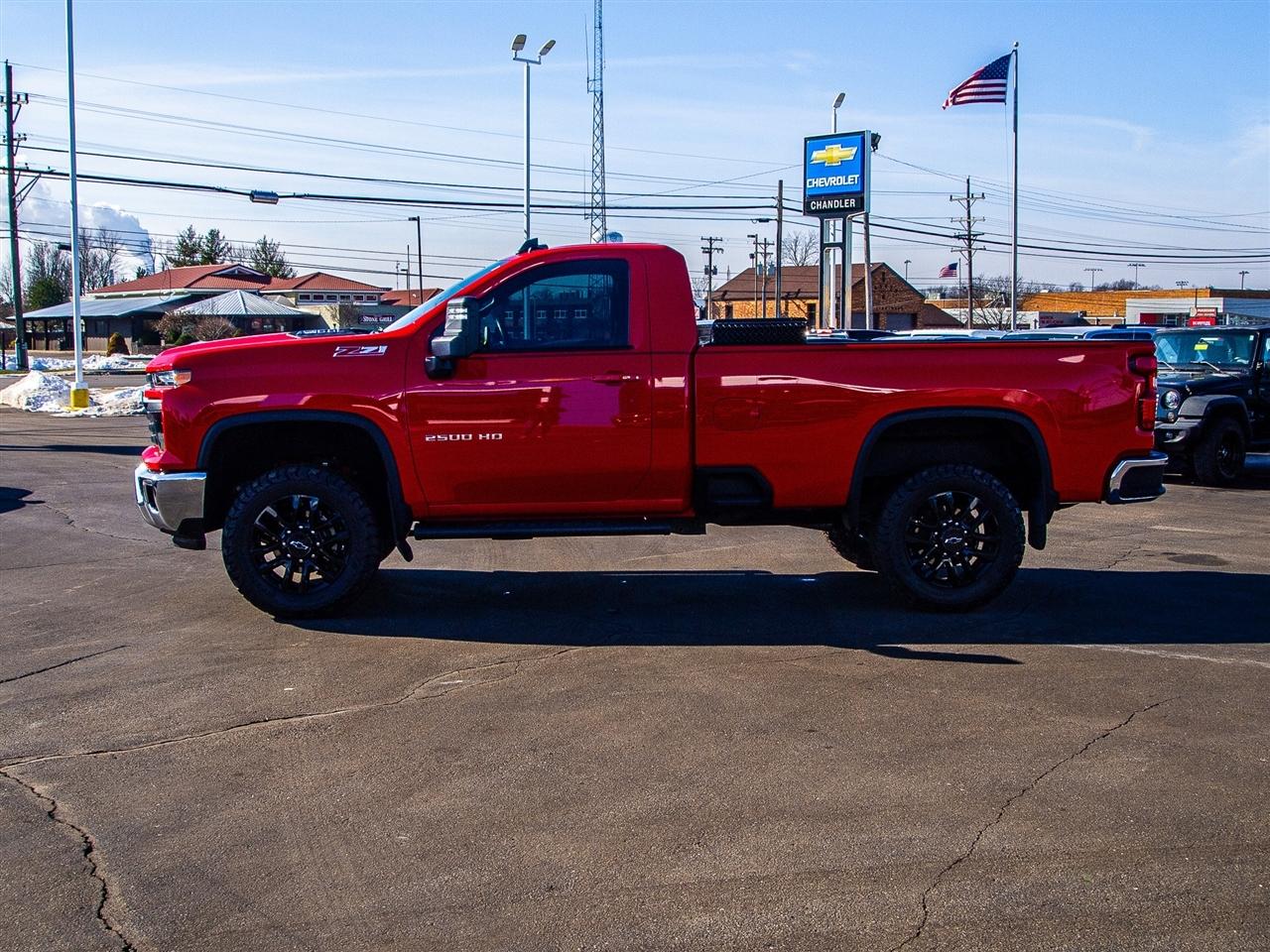 Chevrolet Silverado 2500HD 4WD Reg Cab 142" LT 2025