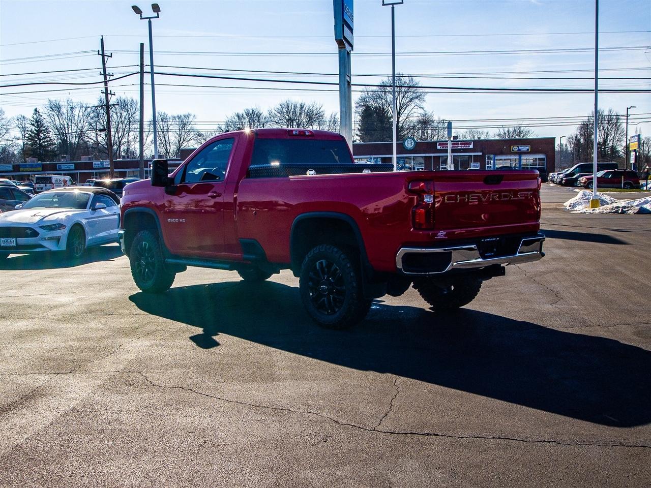 Chevrolet Silverado 2500HD 4WD Reg Cab 142" LT 2025