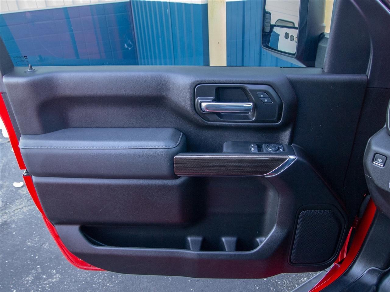 Chevrolet Silverado 2500HD 4WD Reg Cab 142" LT 2025