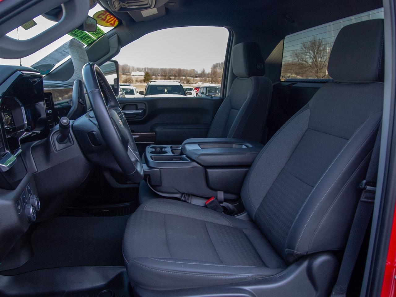 Chevrolet Silverado 2500HD 4WD Reg Cab 142" LT 2025