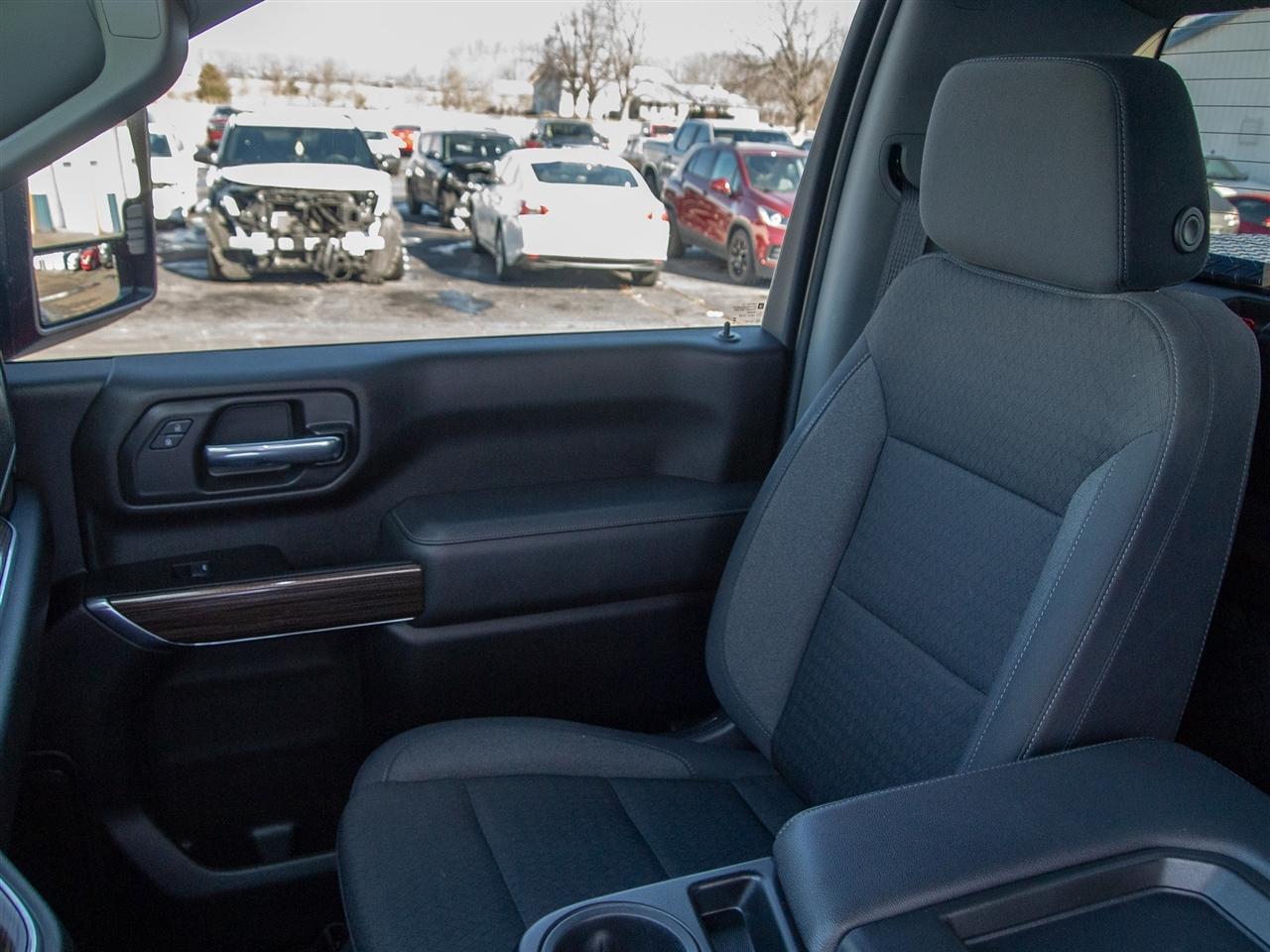 Chevrolet Silverado 2500HD 4WD Reg Cab 142" LT 2025