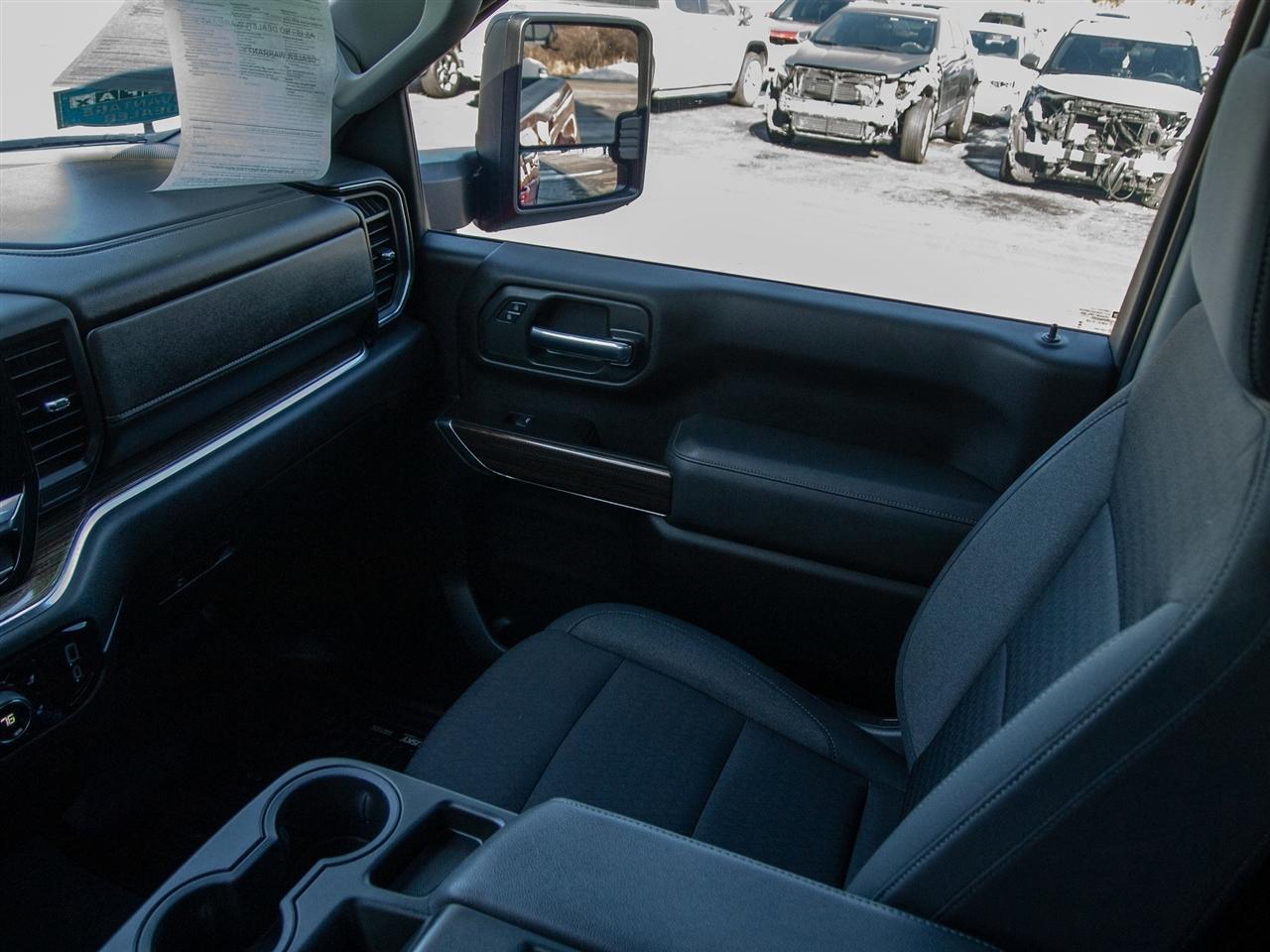 Chevrolet Silverado 2500HD 4WD Reg Cab 142" LT 2025