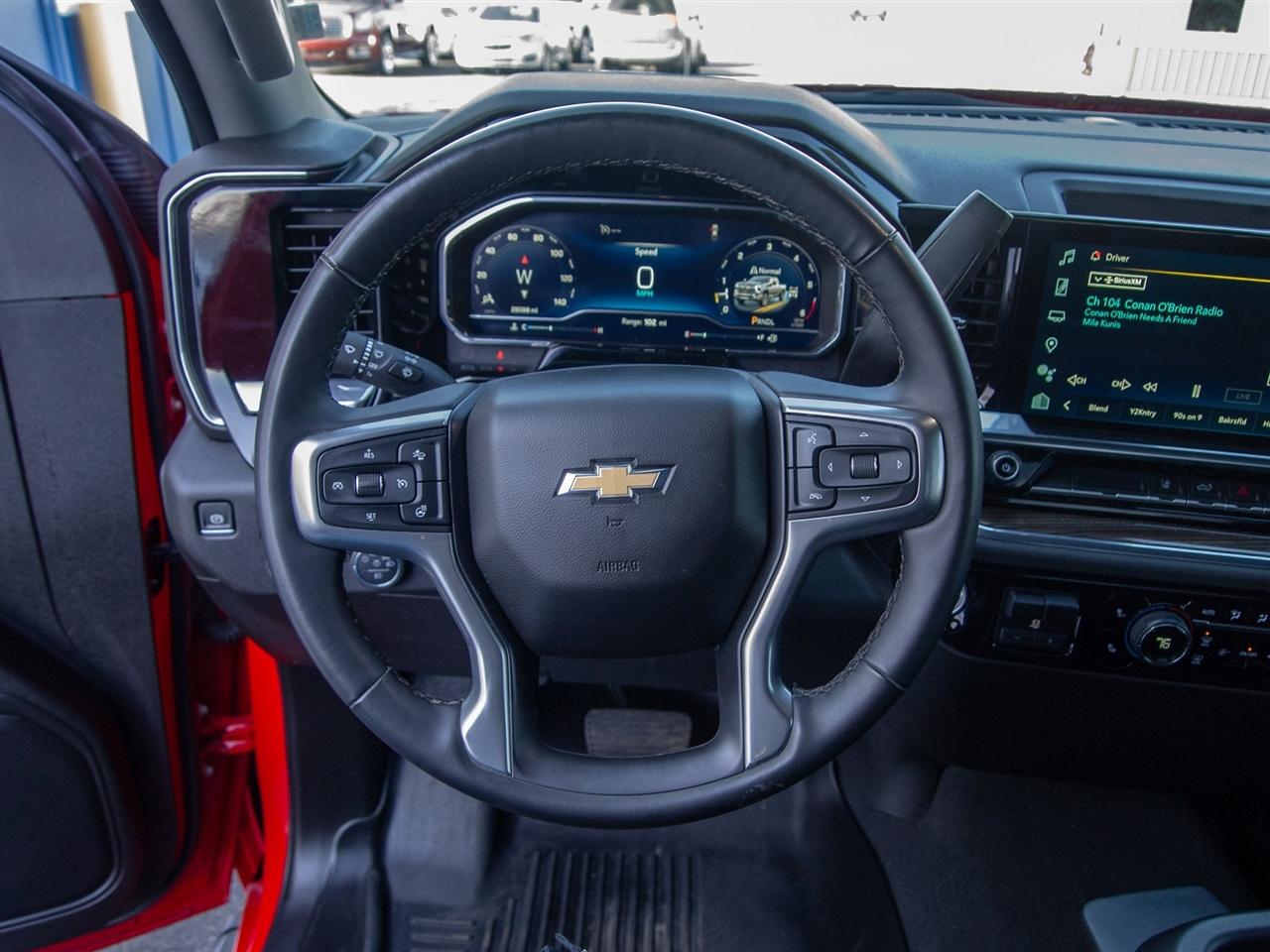 Chevrolet Silverado 2500HD 4WD Reg Cab 142" LT 2025