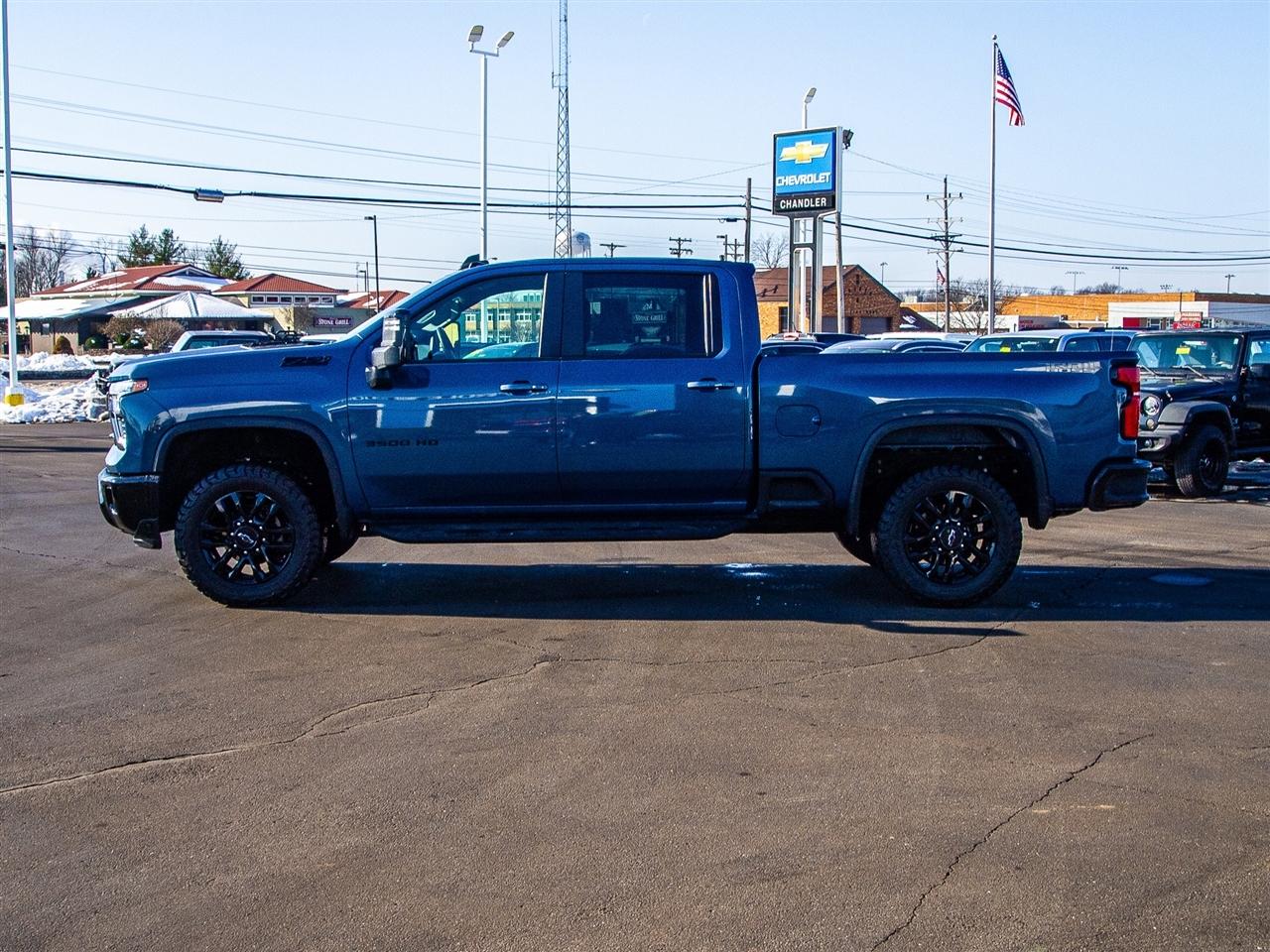 Chevrolet Silverado 3500HD 4WD Crew Cab 159" LT 2025