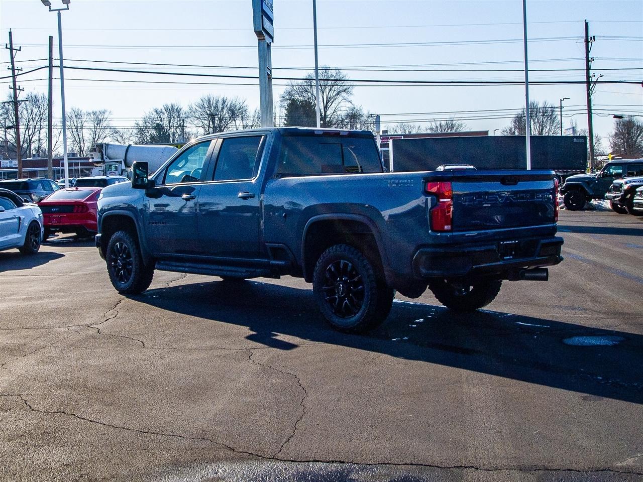 Chevrolet Silverado 3500HD 4WD Crew Cab 159" LT 2025