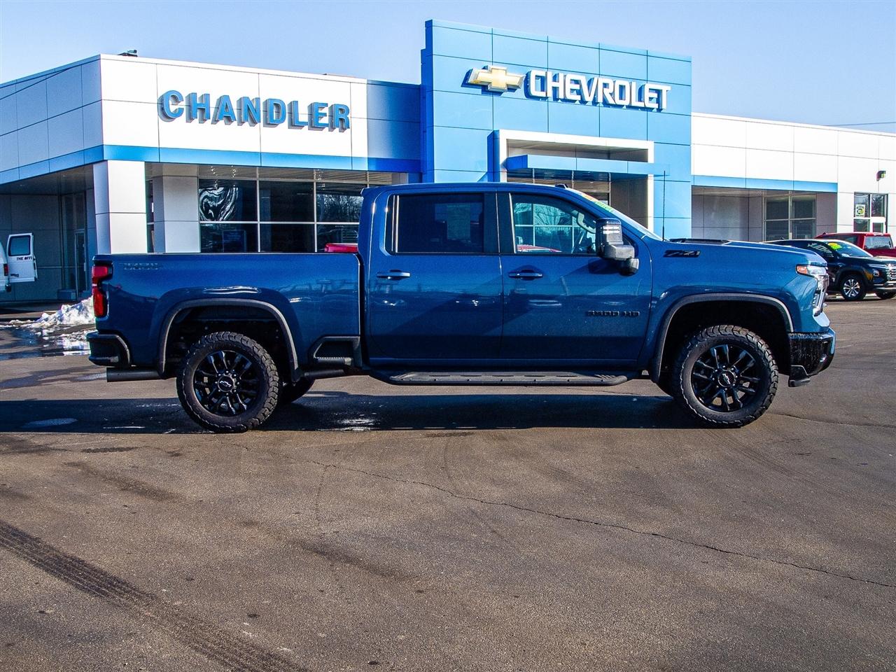 Chevrolet Silverado 3500HD 4WD Crew Cab 159" LT 2025