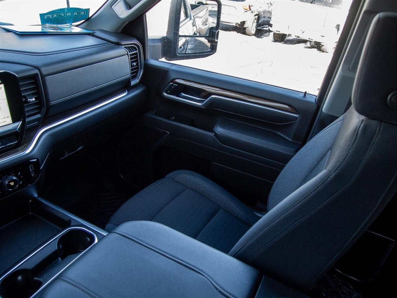 Chevrolet Silverado 3500HD 4WD Crew Cab 159" LT 2025