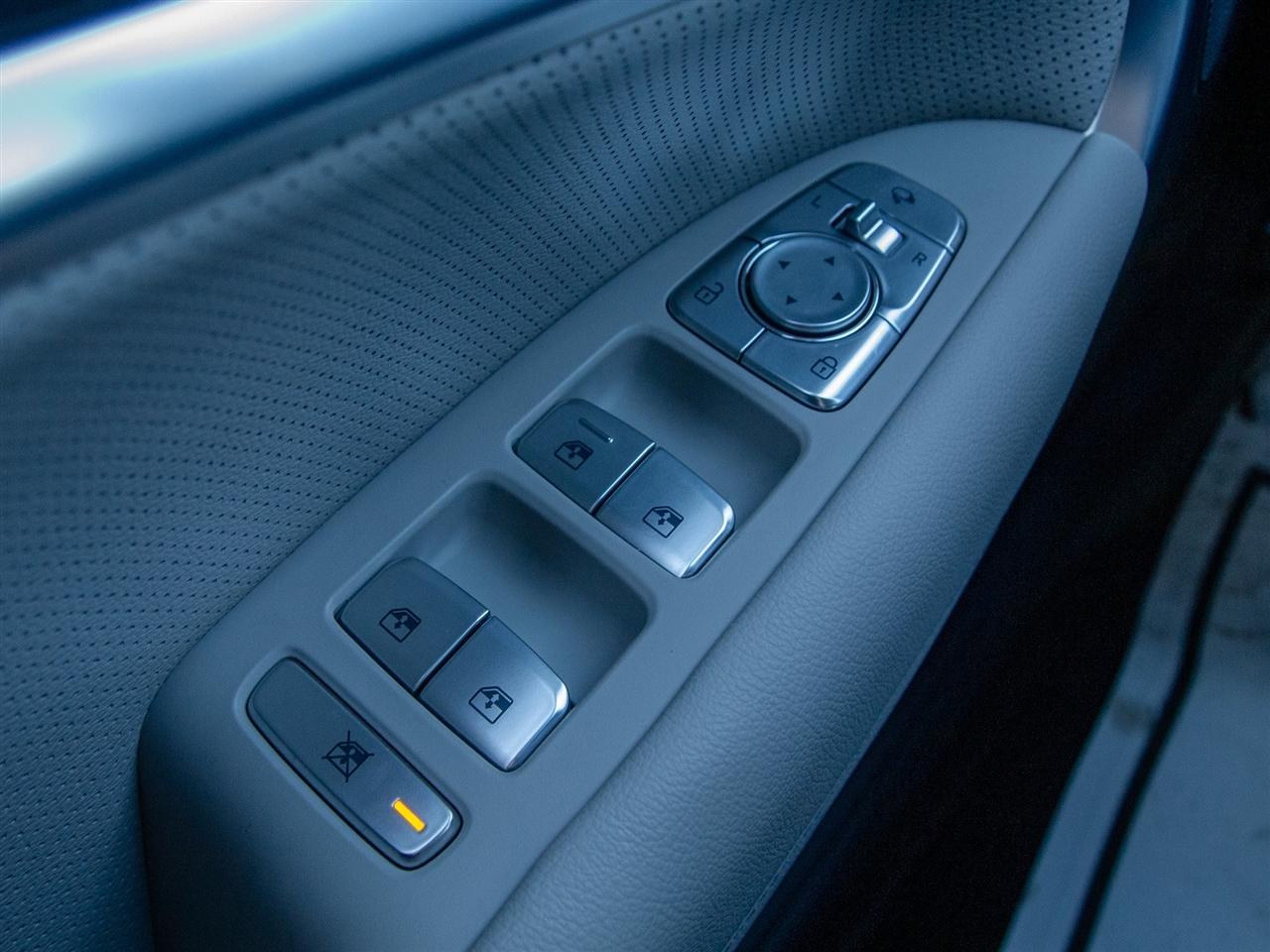 Genesis G70 2.0T AWD 2023