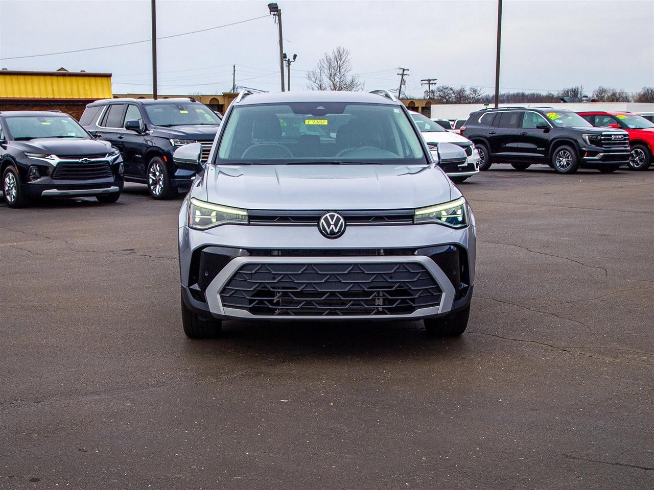 Volkswagen Taos SE FWD 2025