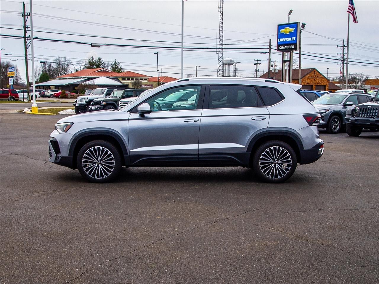 Volkswagen Taos SE FWD 2025