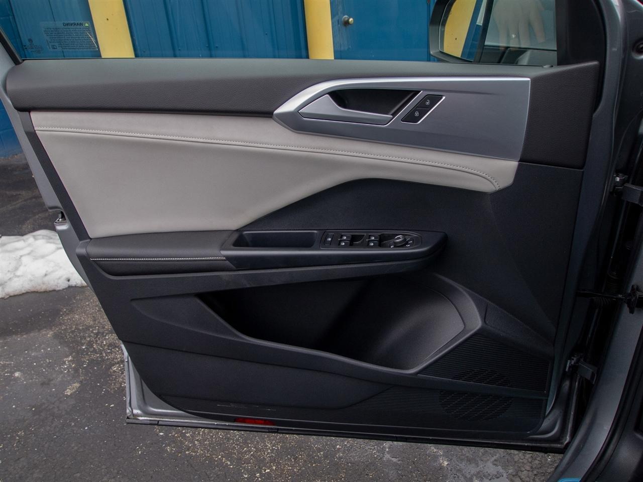 Volkswagen Taos SE FWD 2025