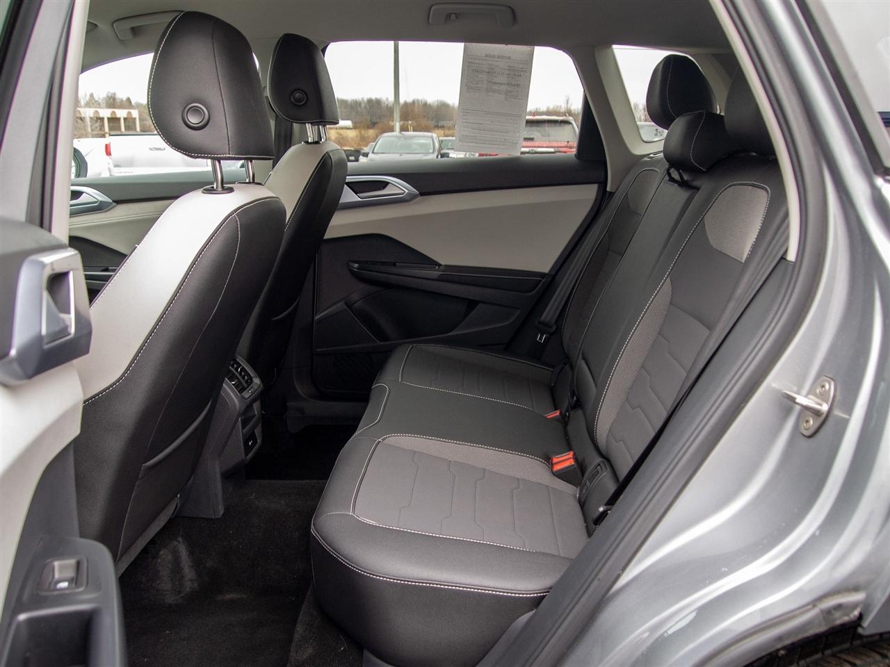 Volkswagen Taos SE FWD 2025