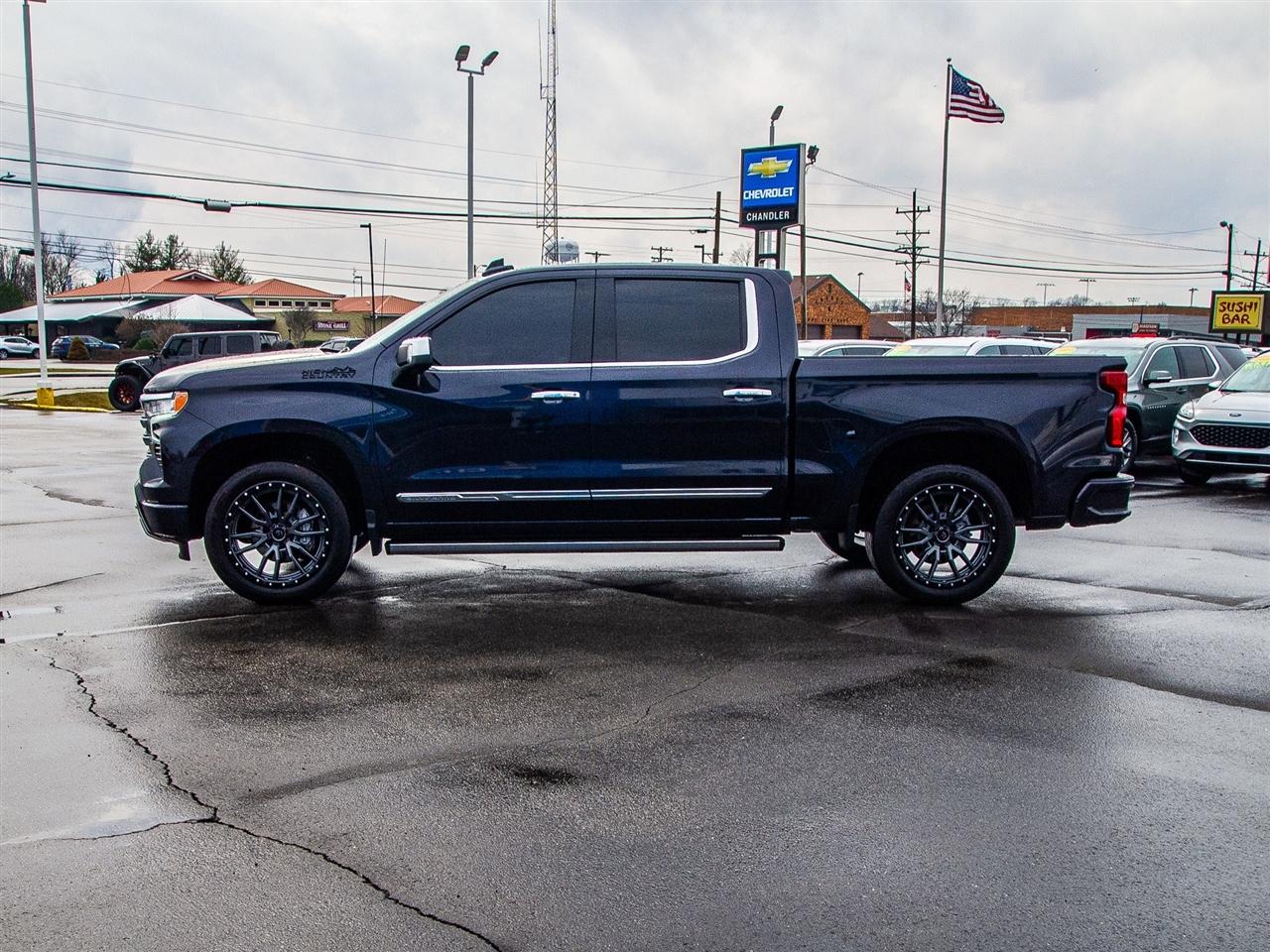 Chevrolet Silverado 1500 4WD Crew Cab 147" High Country 2024