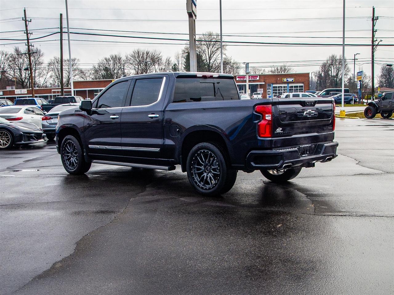 Chevrolet Silverado 1500 4WD Crew Cab 147" High Country 2024
