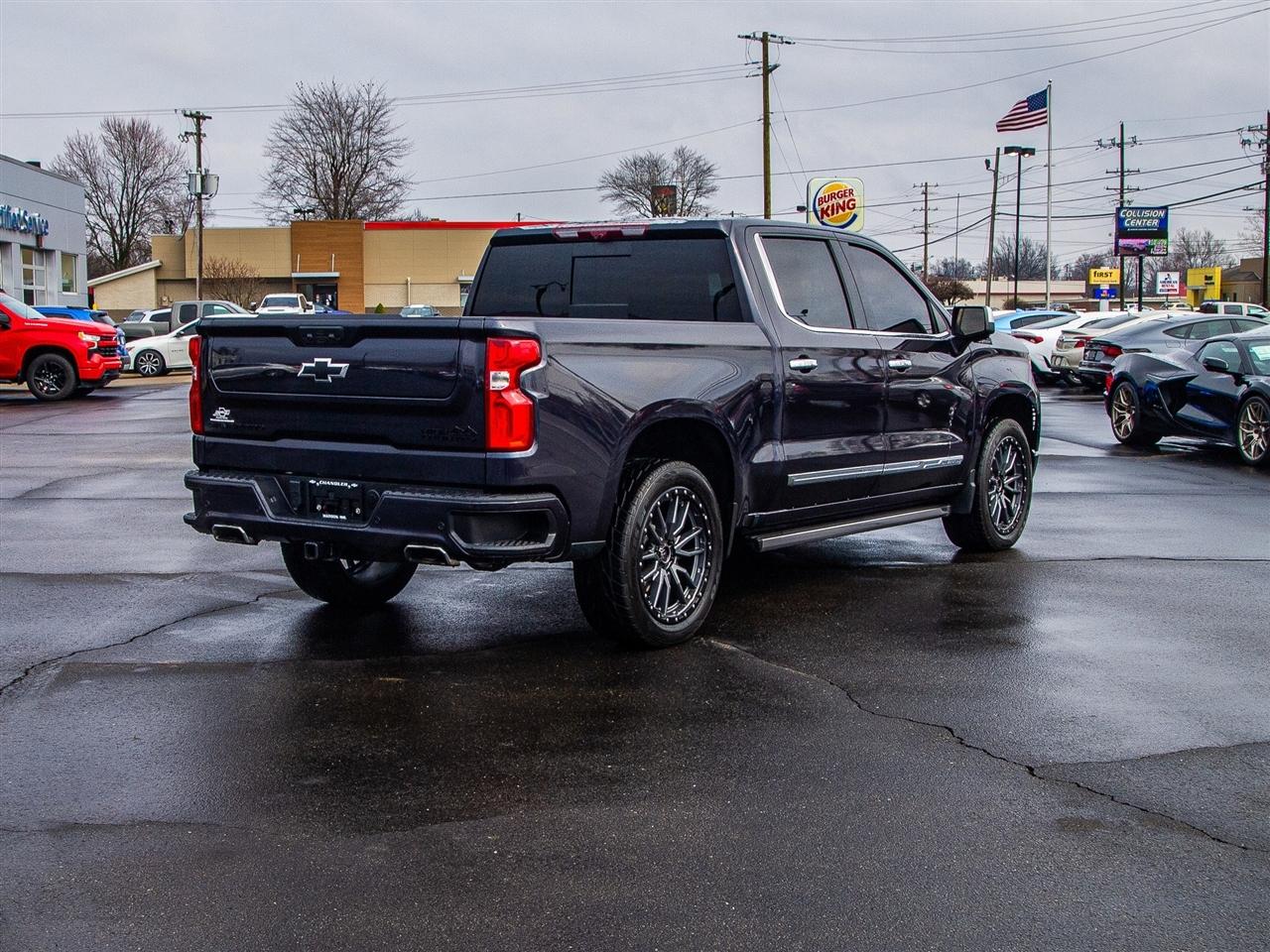 Chevrolet Silverado 1500 4WD Crew Cab 147" High Country 2024