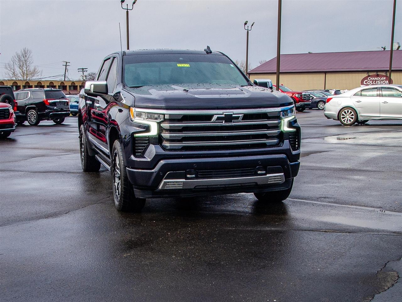Chevrolet Silverado 1500 4WD Crew Cab 147" High Country 2024