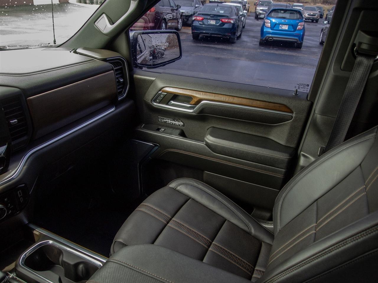 Chevrolet Silverado 1500 4WD Crew Cab 147" High Country 2024