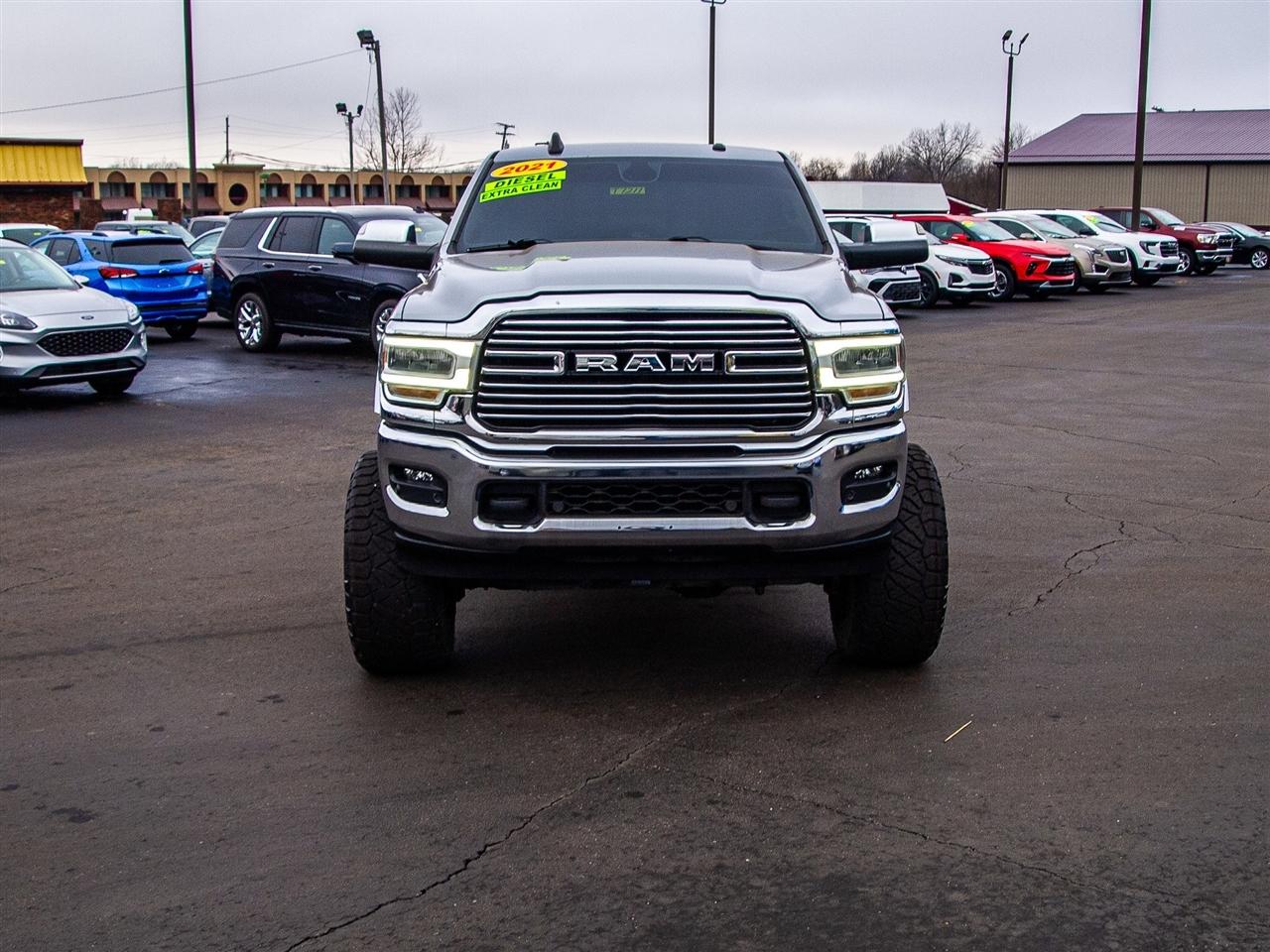 RAM 2500 Laramie 4x4 Crew Cab 6'4" Box 2021