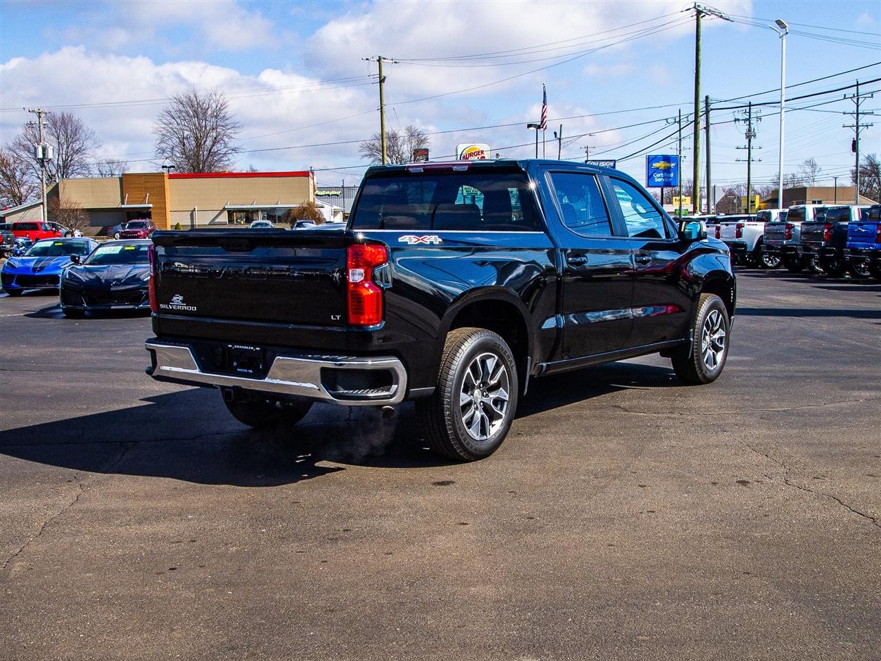 Chevrolet Silverado 1500 4WD Crew Cab 147" LT w/2FL 2023