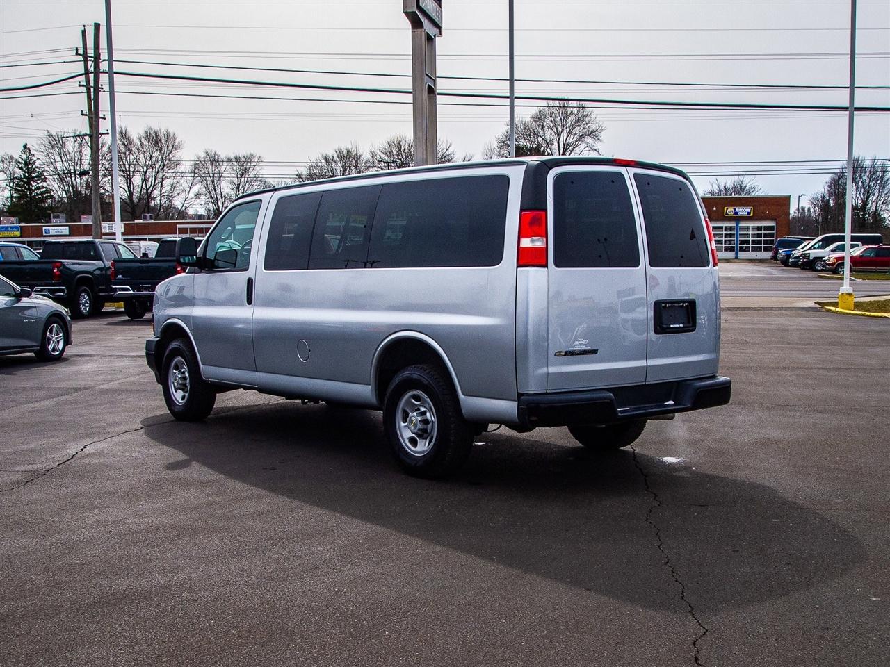 Chevrolet Express Passenger RWD 2500 135" LS 2023