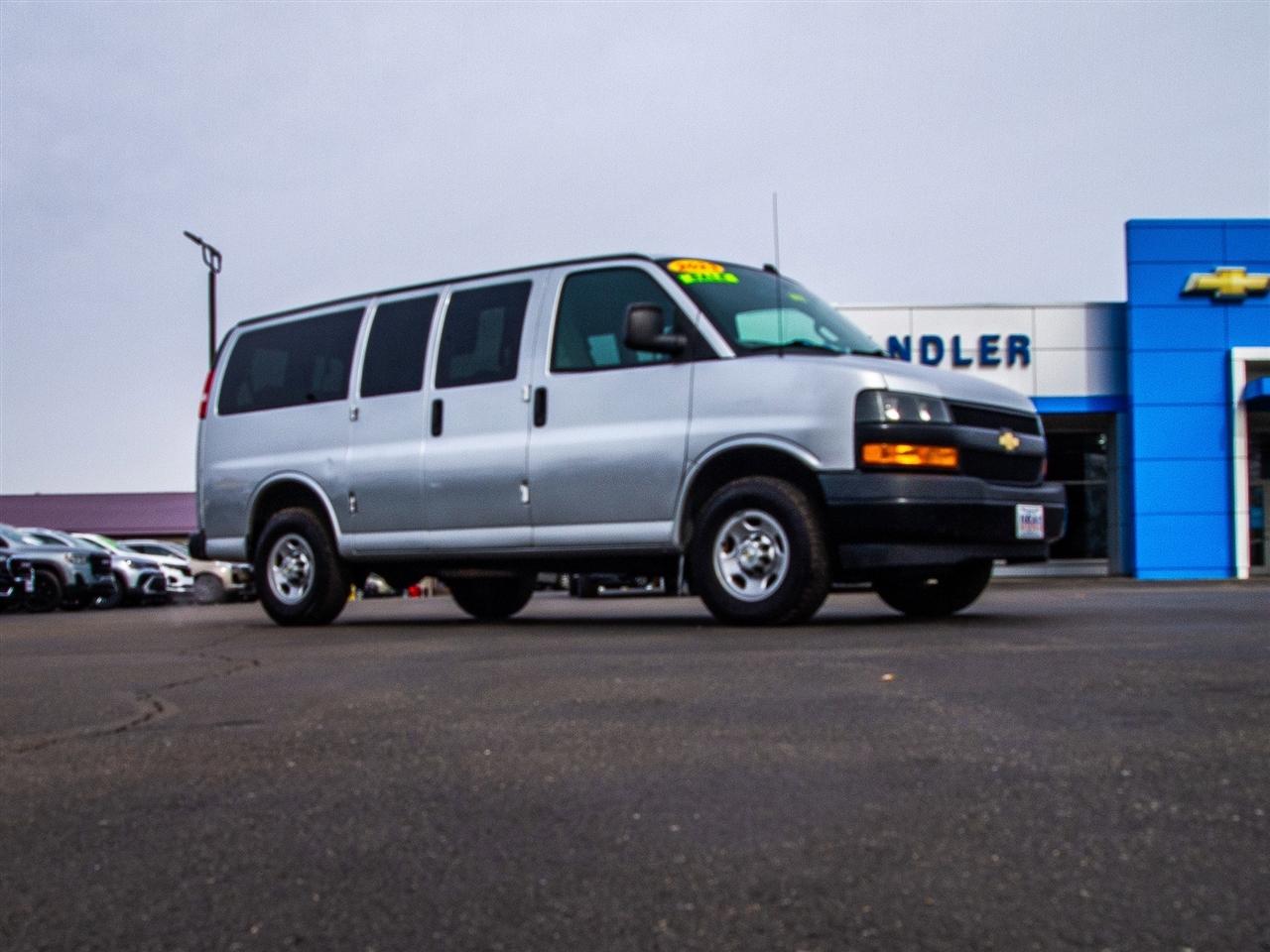 Chevrolet Express Passenger RWD 2500 135" LS 2023
