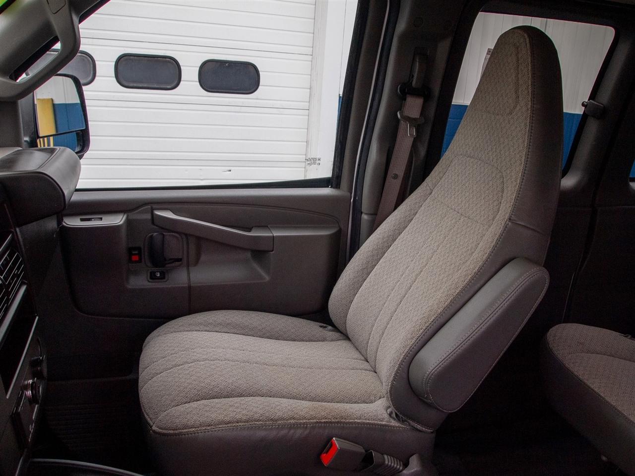 Chevrolet Express Passenger RWD 2500 135" LS 2023