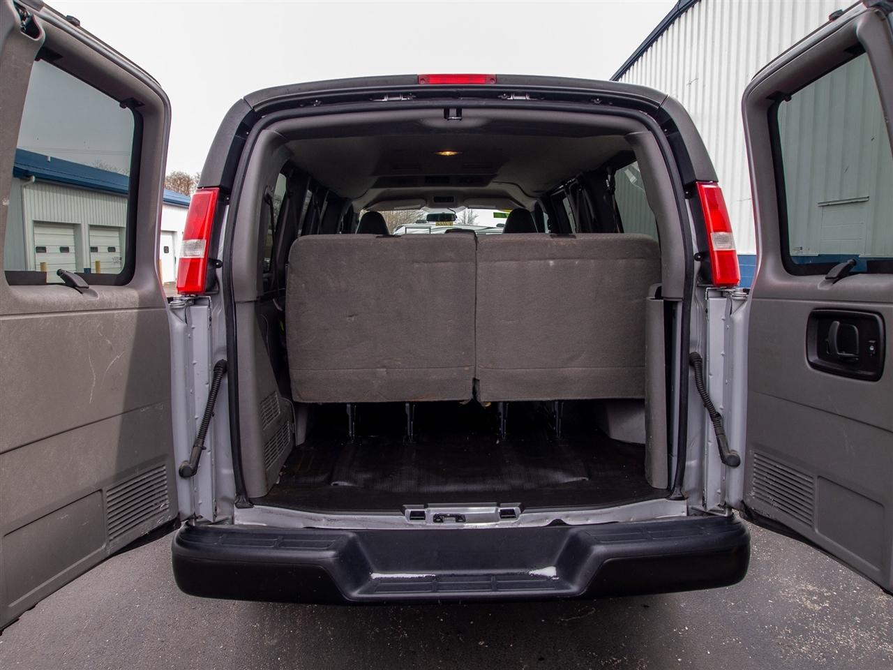 Chevrolet Express Passenger RWD 2500 135" LS 2023