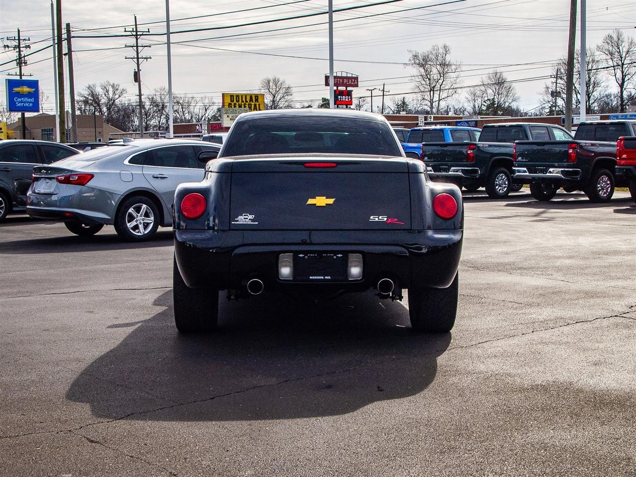 Chevrolet SSR Reg Cab 116.0" WB LS 2004