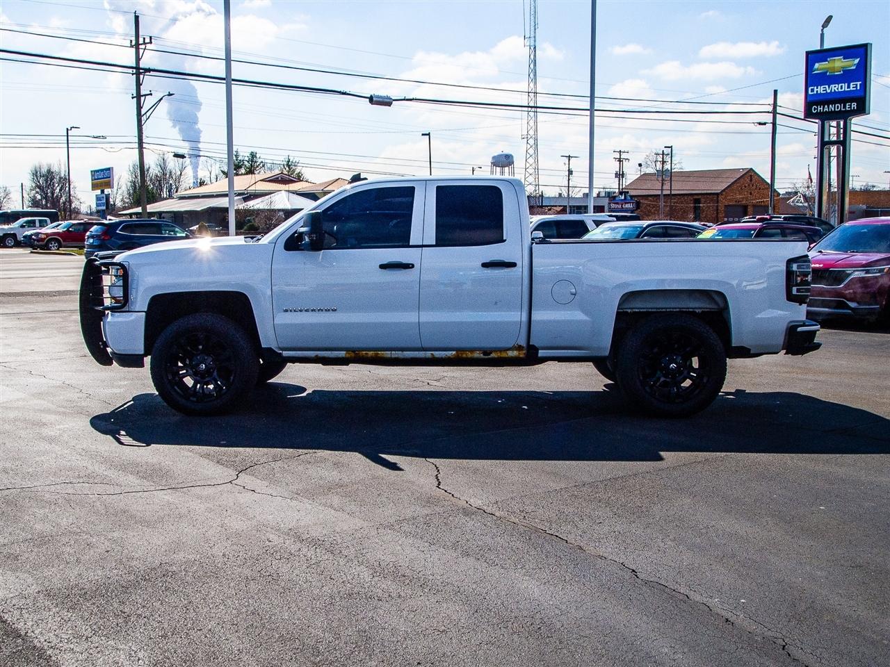 Chevrolet Silverado 1500 4WD Double Cab 143.5" Custom 2017
