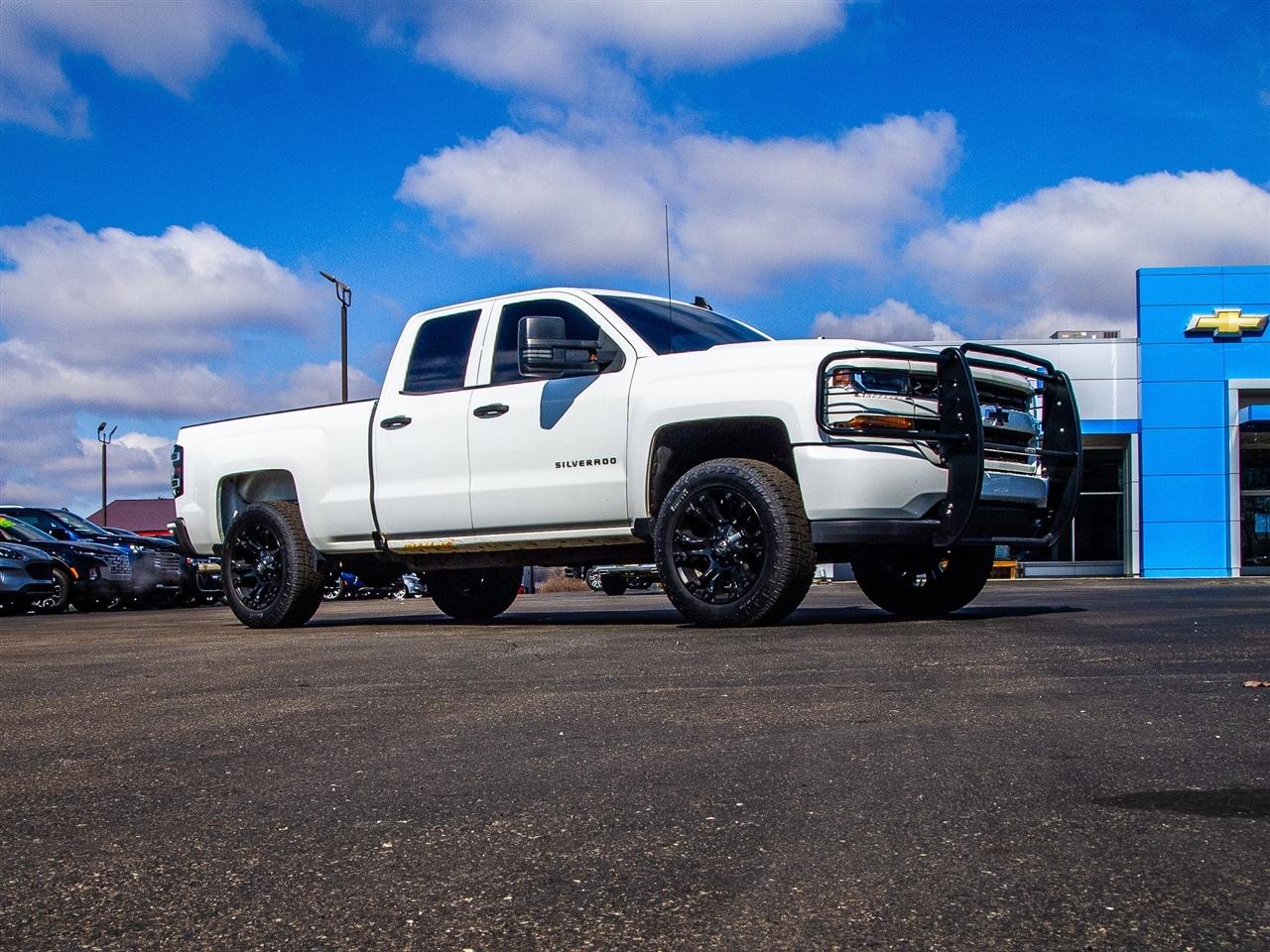 Chevrolet Silverado 1500 4WD Double Cab 143.5" Custom 2017