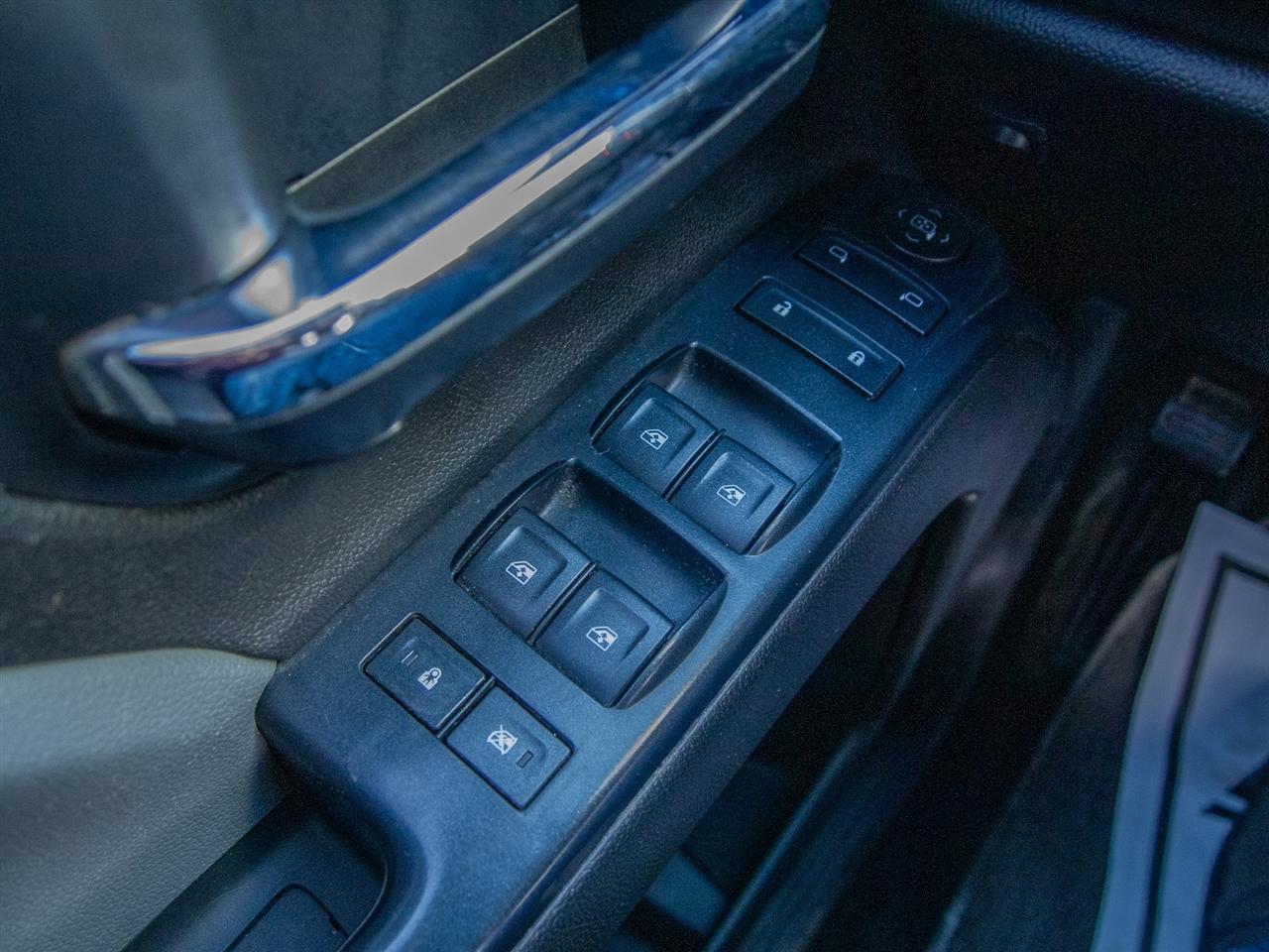 Chevrolet Silverado 1500 4WD Double Cab 143.5" Custom 2017