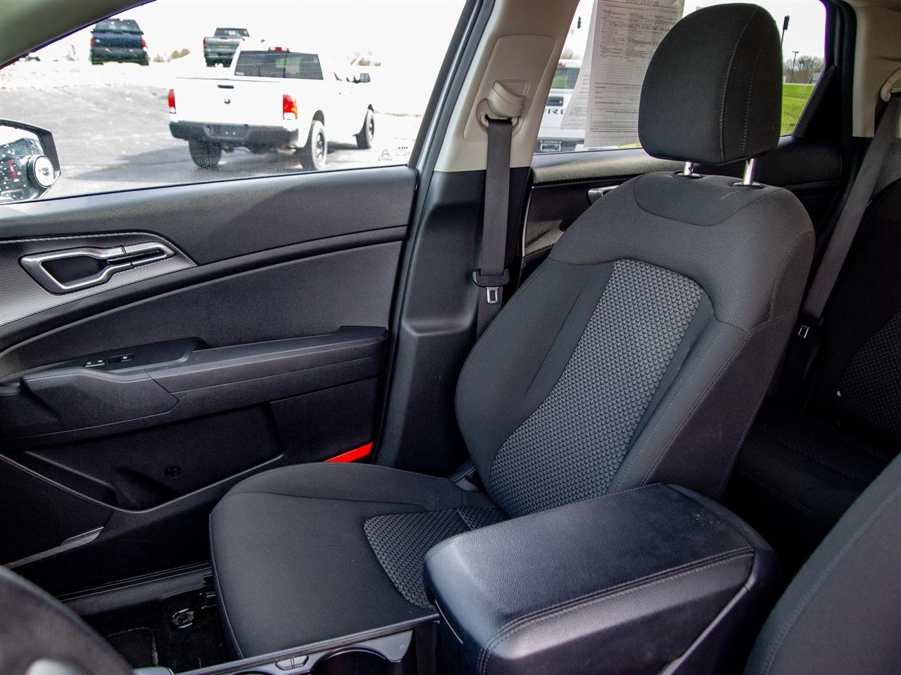 Kia Sportage LX FWD 2024