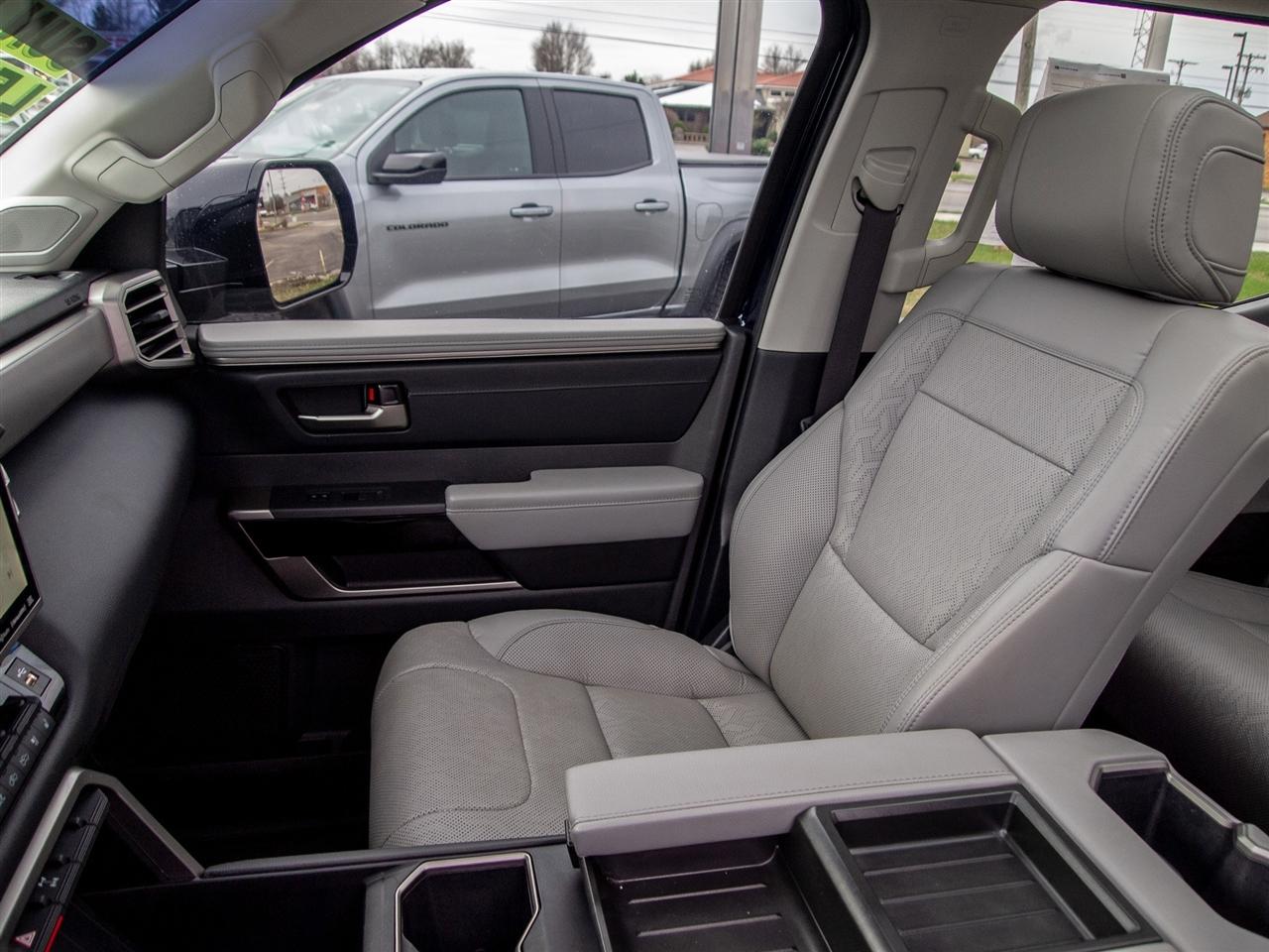 Toyota Tundra 4WD Platinum CrewMax 5.5' Bed (Natl) 2024