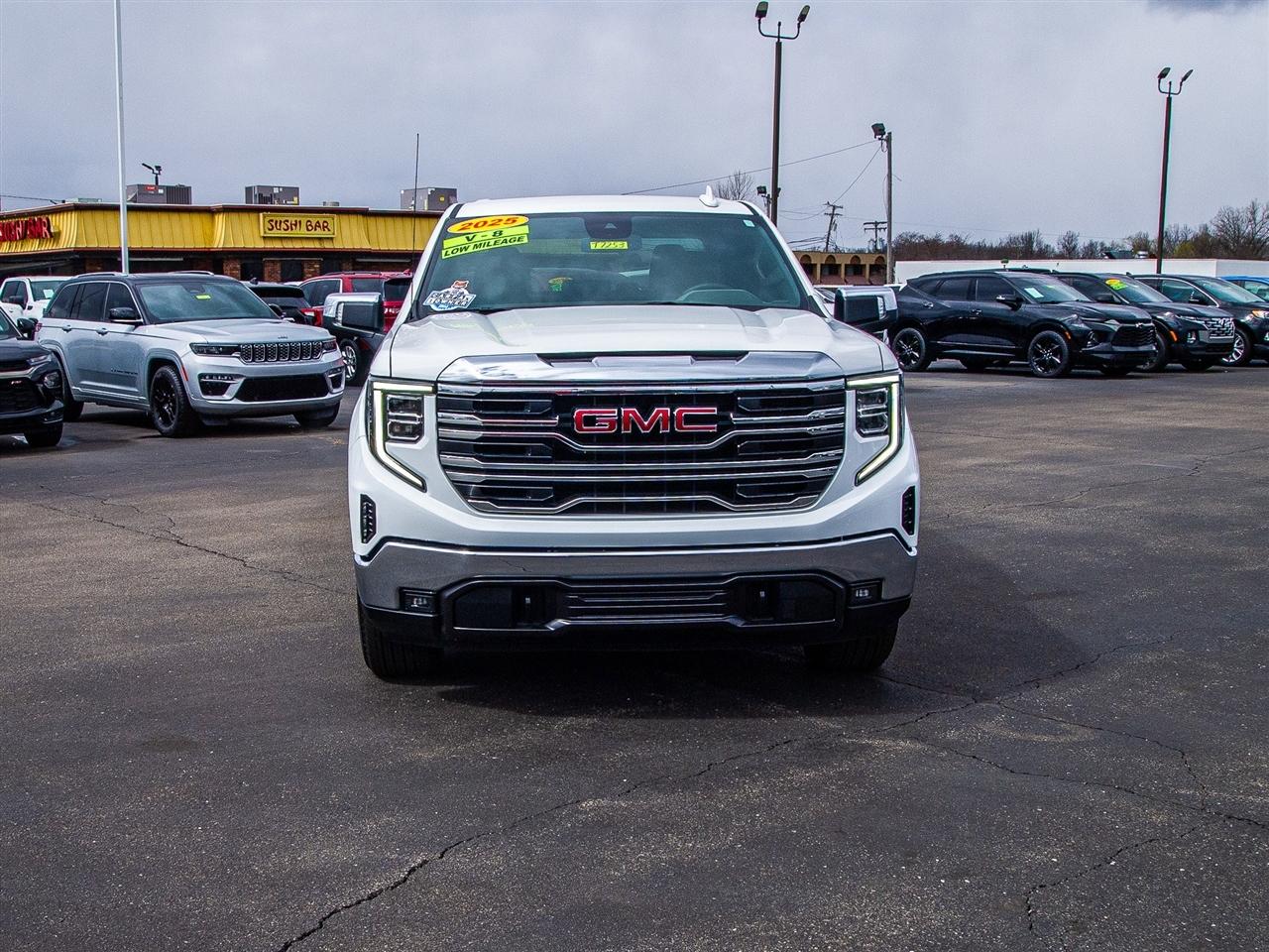 GMC Sierra 1500 4WD Crew Cab 147" SLT 2025