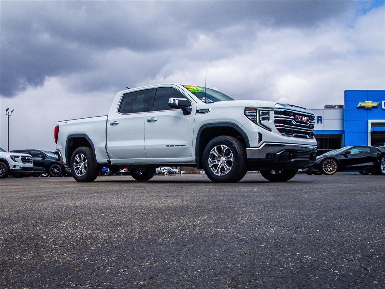 GMC Sierra 1500 4WD Crew Cab 147" SLT 2025