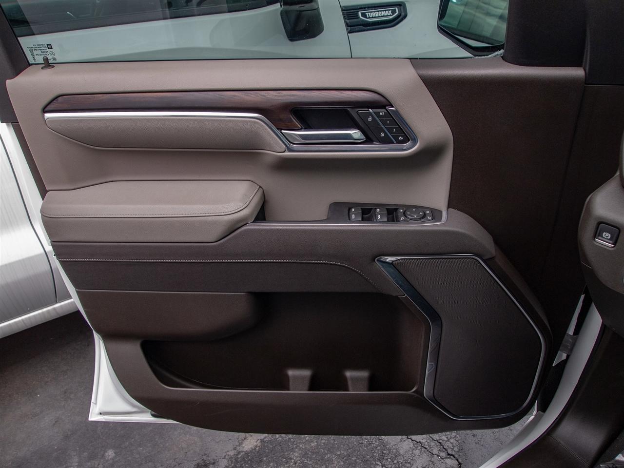 GMC Sierra 1500 4WD Crew Cab 147" SLT 2025