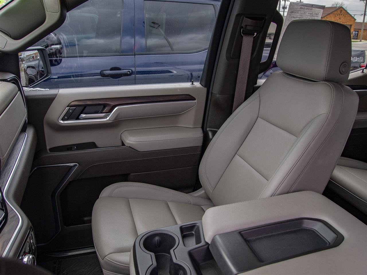 GMC Sierra 1500 4WD Crew Cab 147" SLT 2025